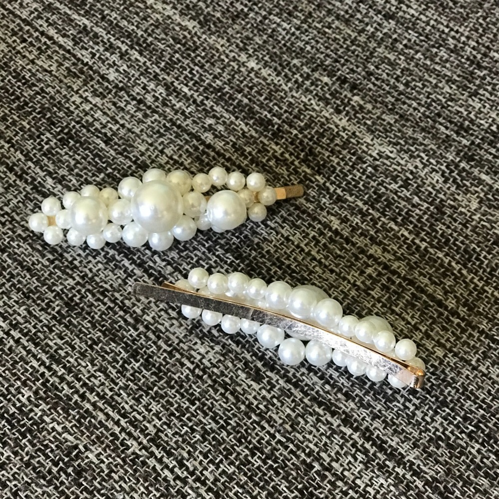 Pair of Hair Barrettes Pearls - Picture 5 of 5